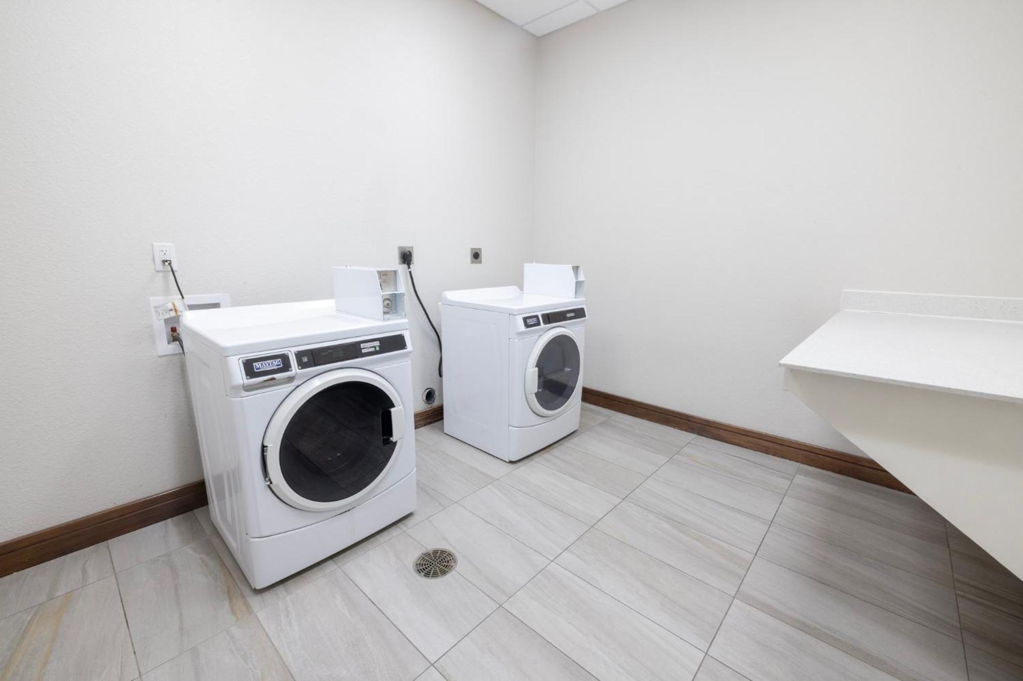 Express & Dallas Ne Arboretum Hotel 3*